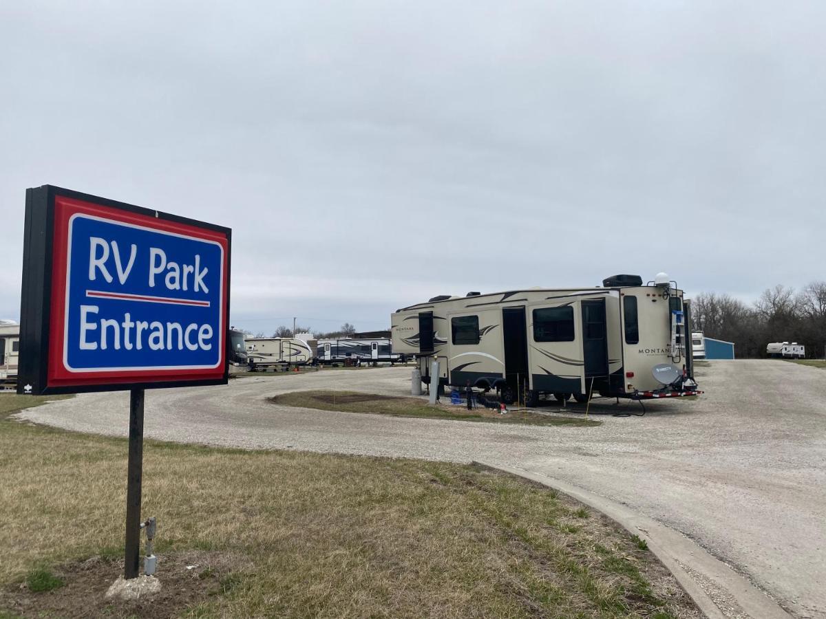 Garnett Hotel & Rv Park Luaran gambar